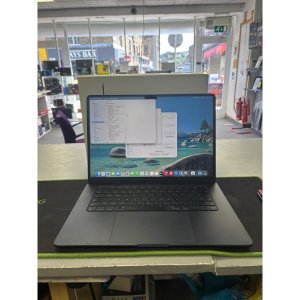 Apple MacBook Air A3114 2023 M3 Processor 8gb Memory 250gb SSD 15.3In 2880 x 1864