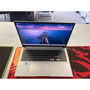 Asus VivoBook M3502QA AMD Ryzen 5 5600H 16gb Memory 512gb SSD 15.6In 3k OLED Screen